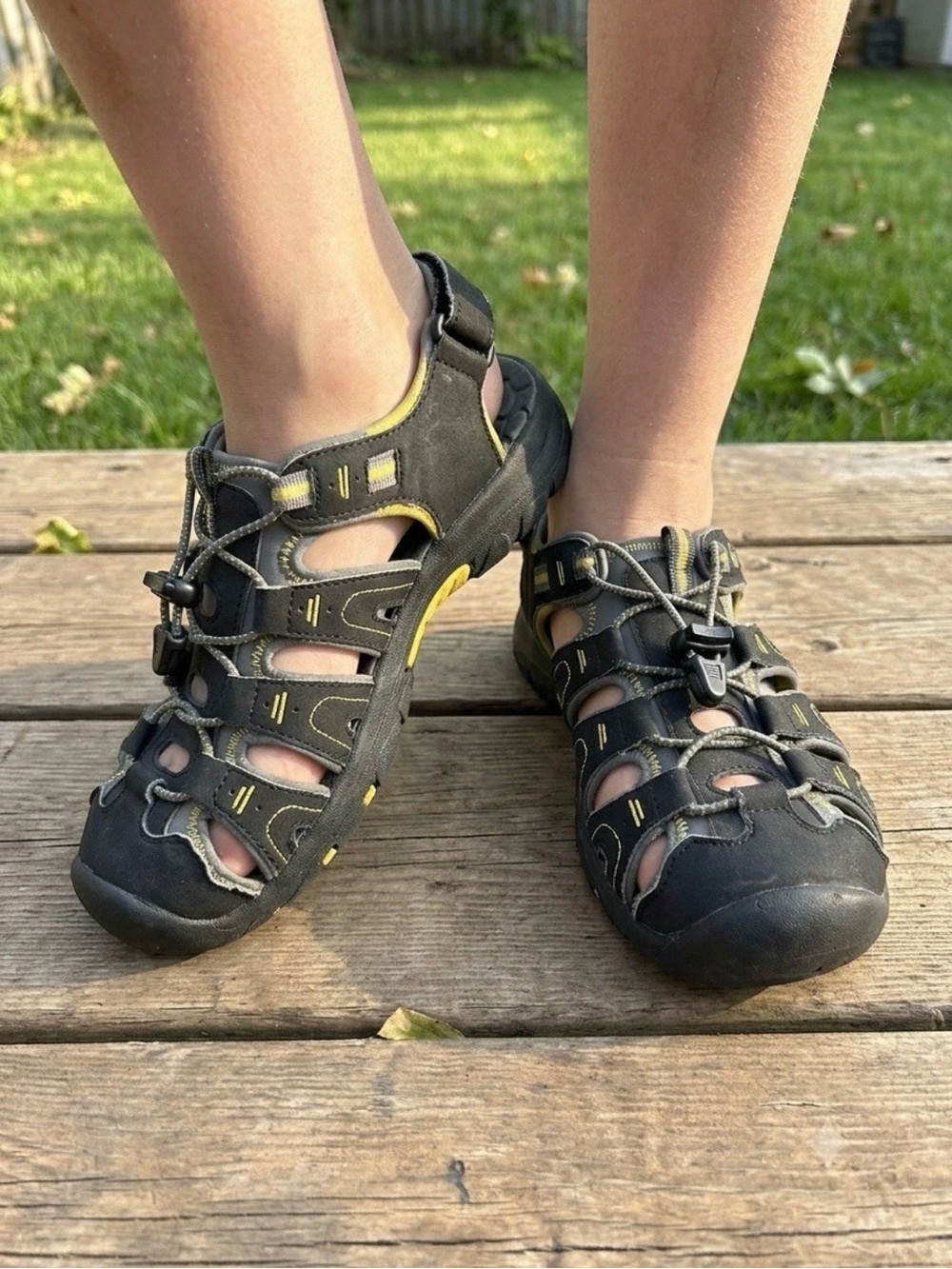 Khombu Black and Yellow Kids Closed-Toe Sport Sandals